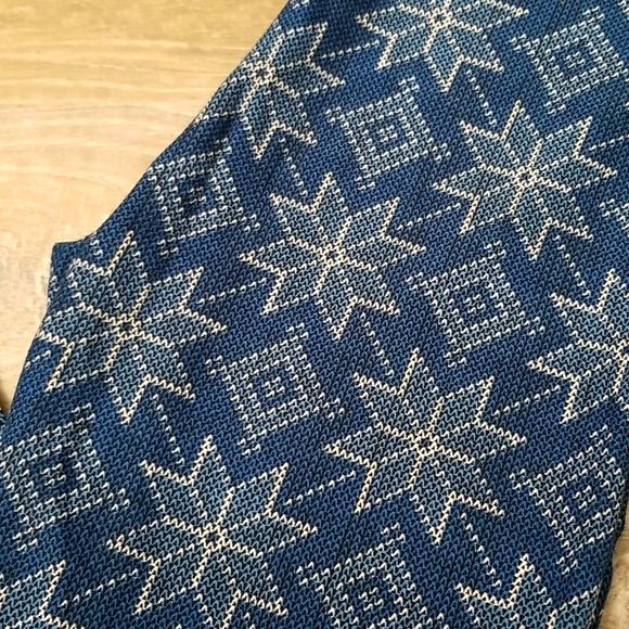 LuLaRoe Holiday Snowflake Leggings Kids L/XL - Picture 2 of 2